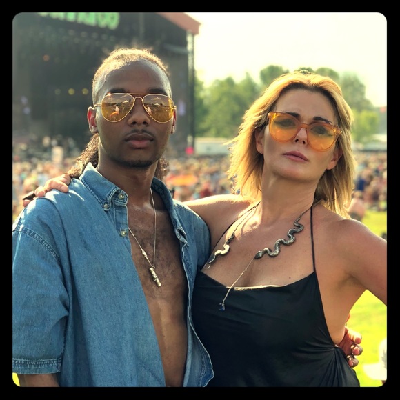 Meet your Posher, Amanda - Picture 1 of 2